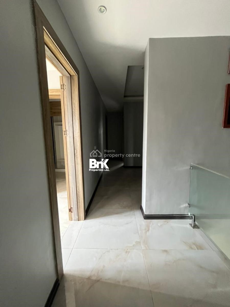 Modern 4 Bedroom Maisonette with a Room Bq, Lekki Phase 1, Lekki, Lagos, Flat / Apartment for Sale