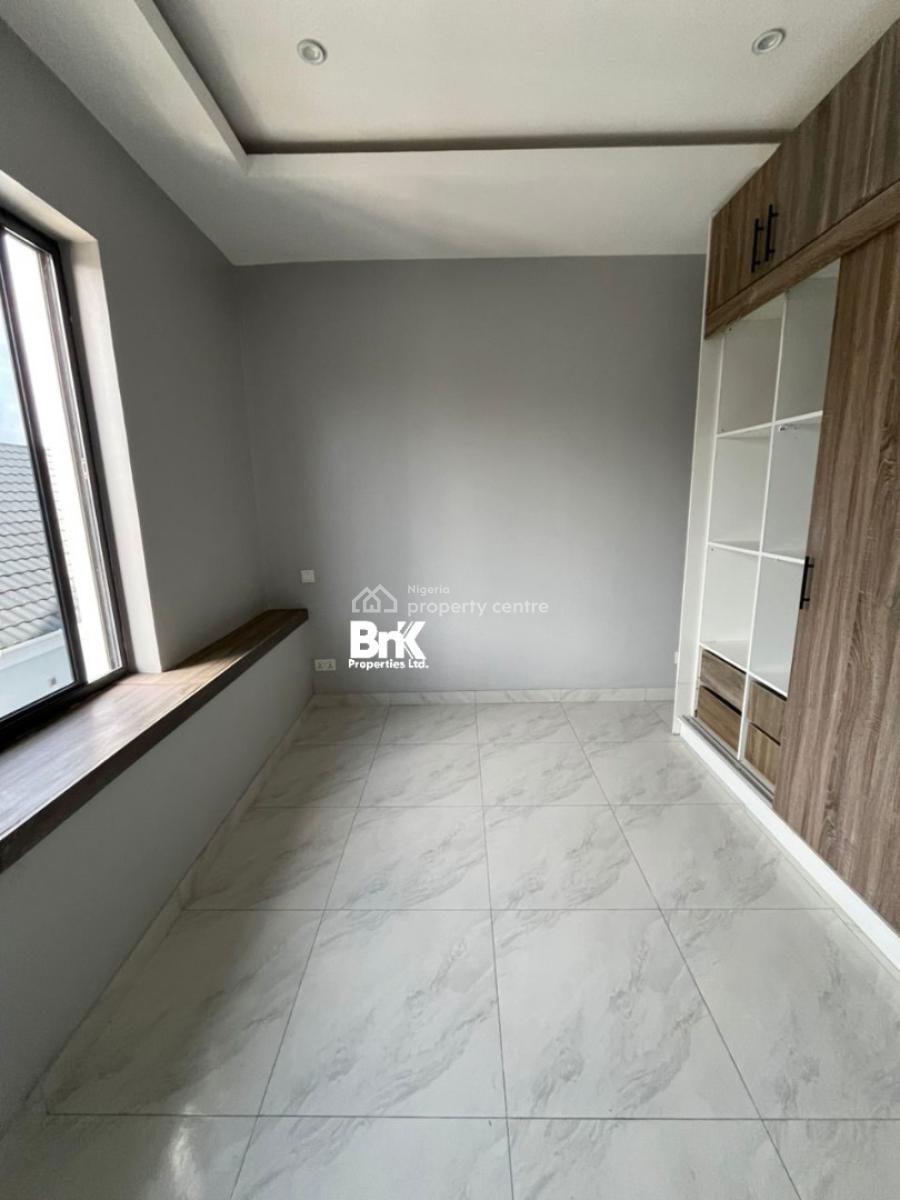 Modern 4 Bedroom Maisonette with a Room Bq, Lekki Phase 1, Lekki, Lagos, Flat / Apartment for Sale