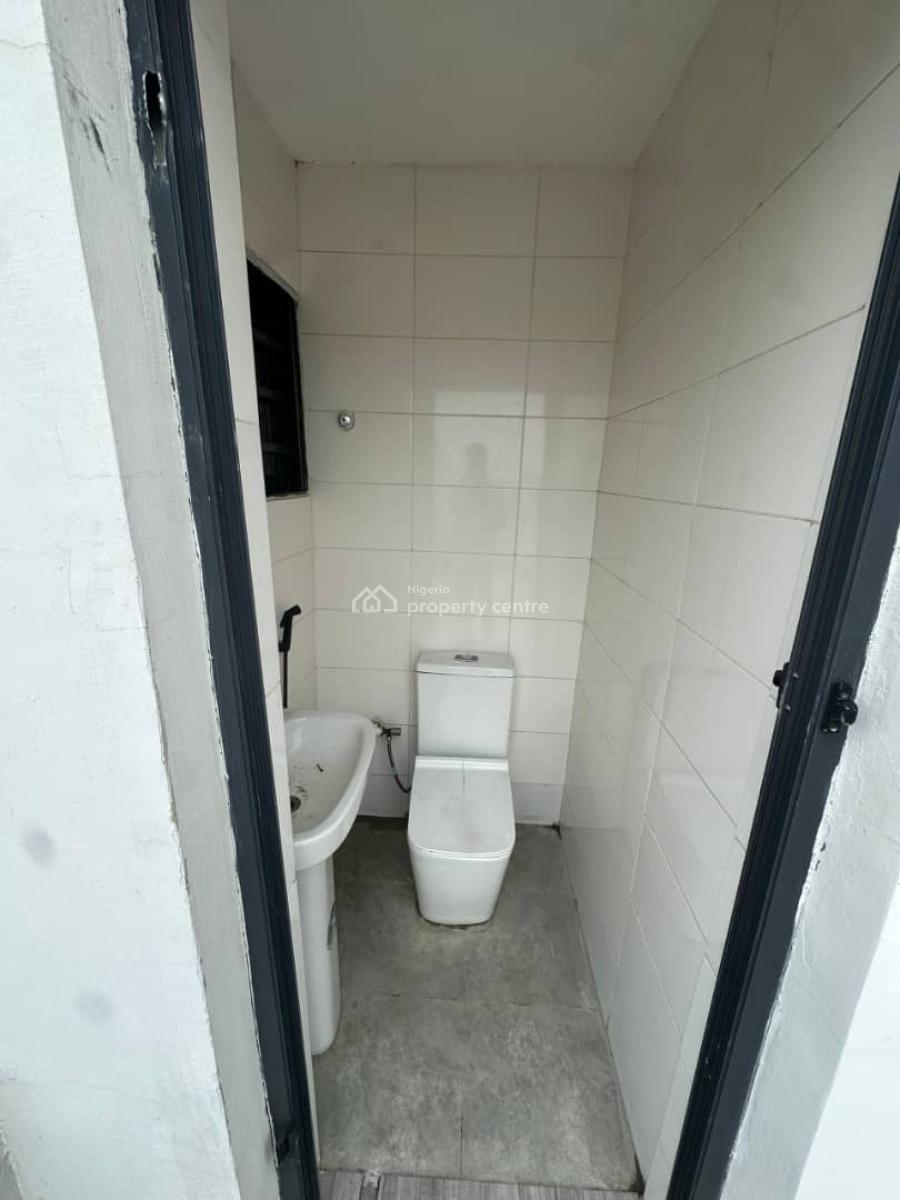 2 Bedroom Penthouse 4th Floor, Ologolo, Lekki, Lagos, Flat / Apartment for Rent