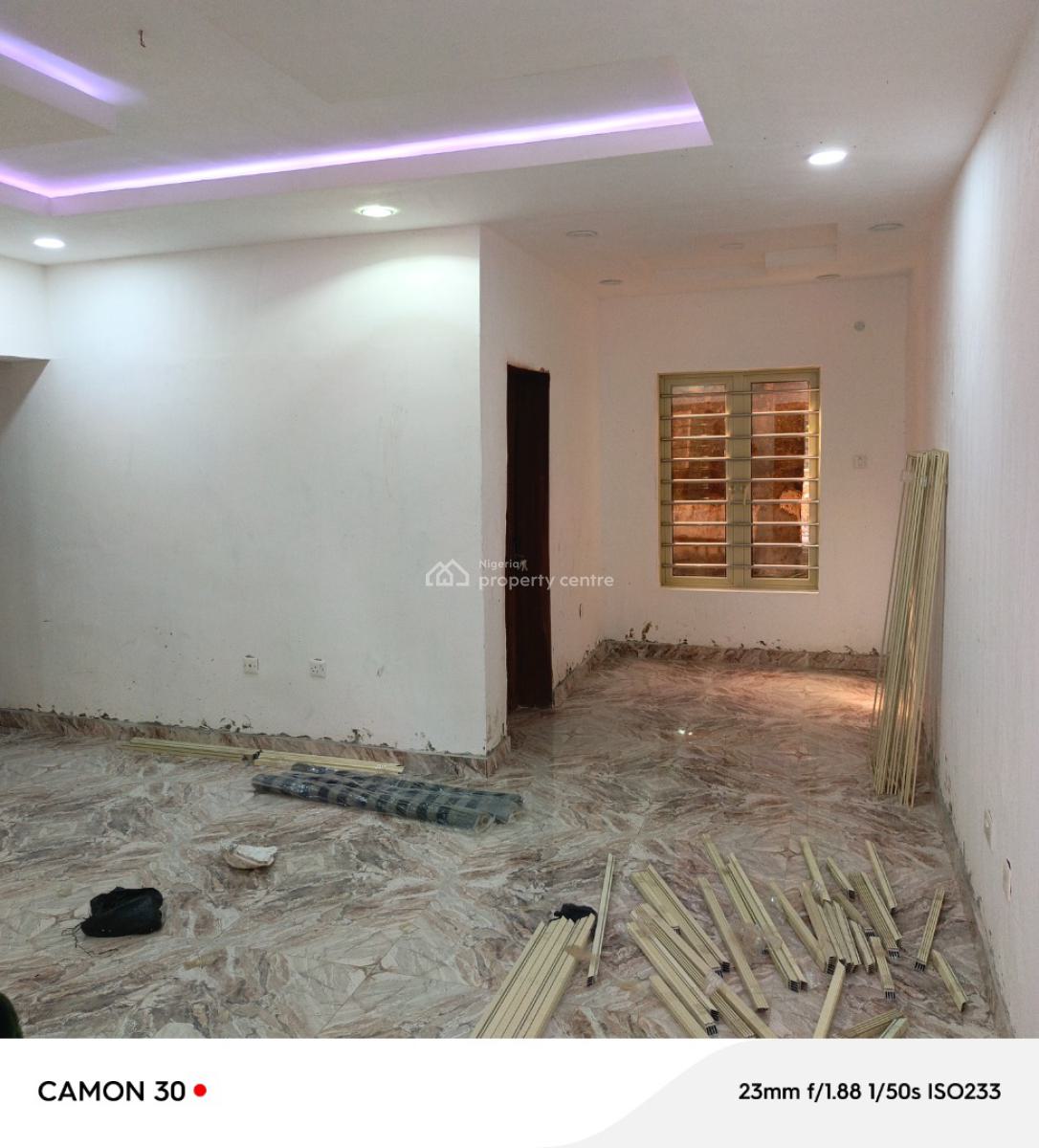 Executive Mini Flat at Oke Afa By The Bus Stop (2 Toilet), Isolo, Lagos, Mini Flat (room and Parlour) for Rent