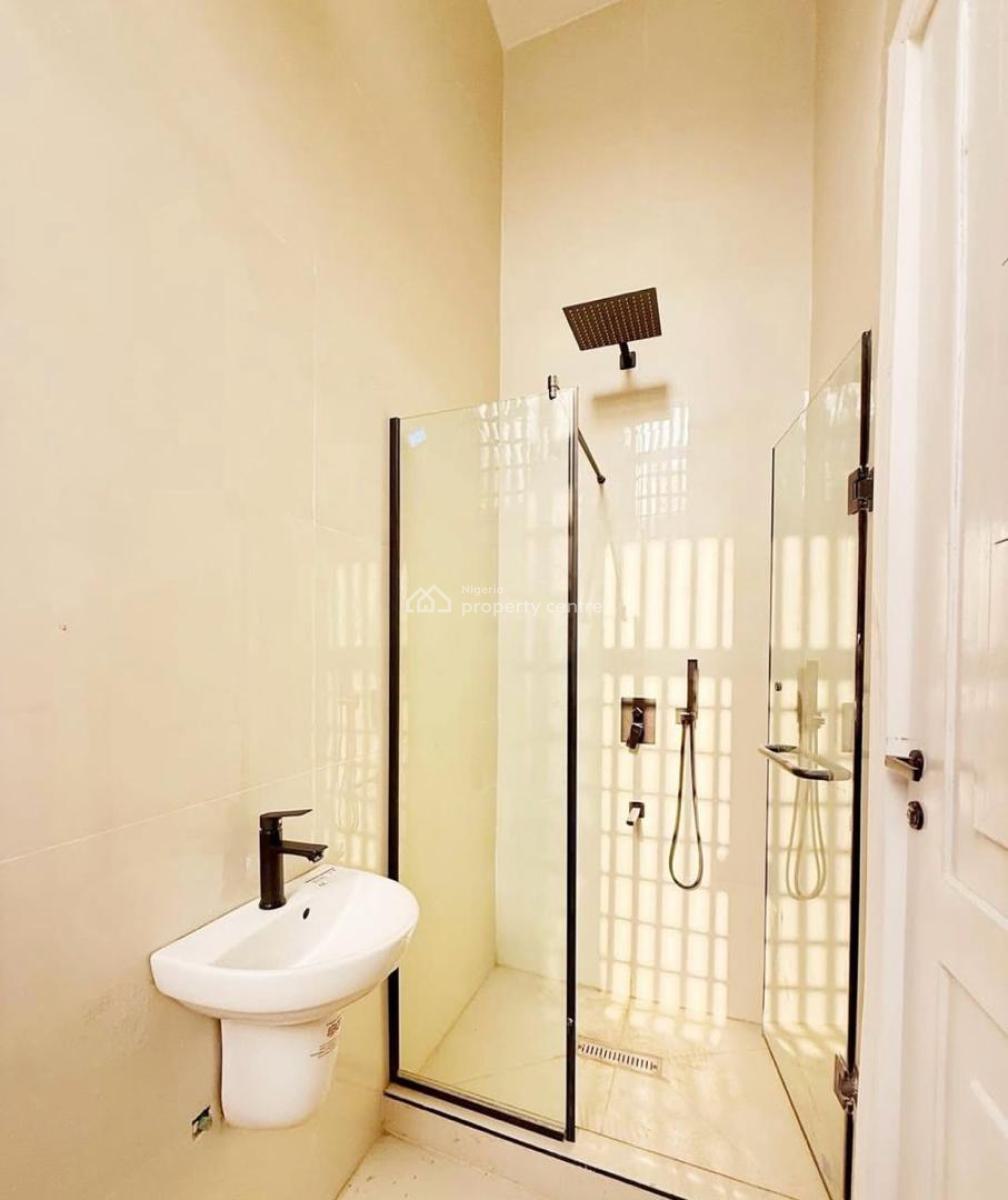 Beautifully Built 3 Bedroom  Apartment with Bq, Gym, Elevator, Lekki Phase 1, Lekki, Lagos, Flat / Apartment for Sale