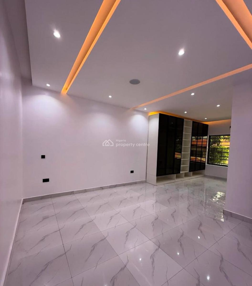 Beautifully Built 2 Bedroom  Apartment with a Bq & Gym, Lekki Phase 1, Lekki, Lagos, Flat / Apartment for Sale