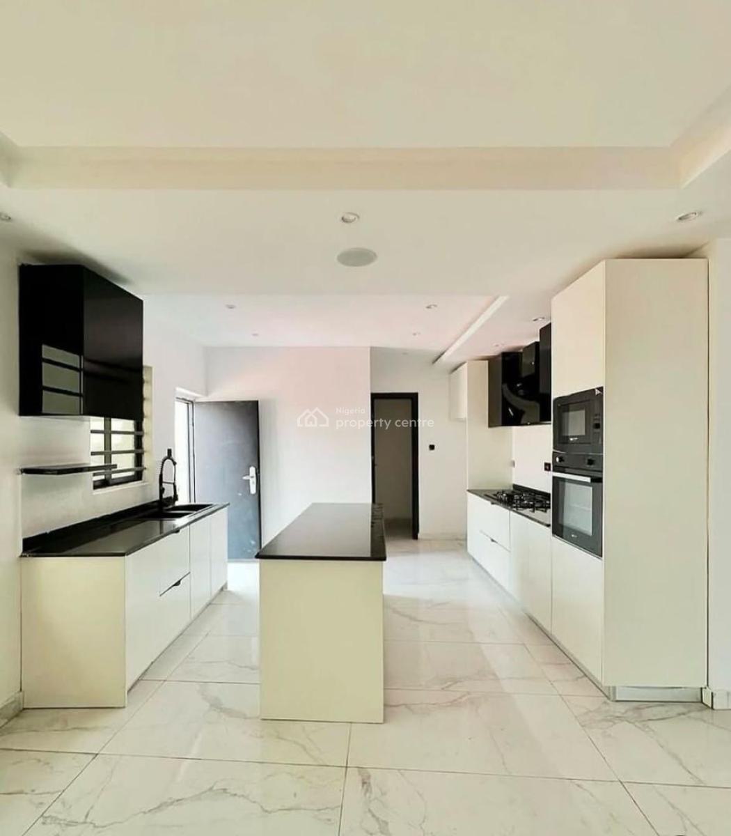 Beautifully Built 2 Bedroom  Apartment with a Bq & Gym, Lekki Phase 1, Lekki, Lagos, Flat / Apartment for Sale