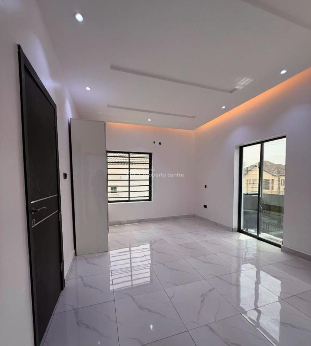 Beautifully Built 2 Bedroom  Apartment with a Bq & Gym, Lekki Phase 1, Lekki, Lagos, Flat / Apartment for Sale