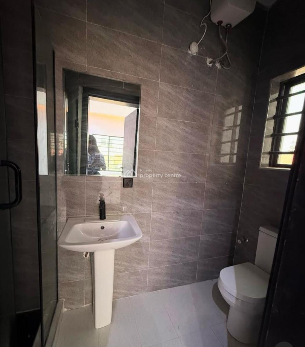 Beautifully Built 2 Bedroom  Apartment with a Bq & Gym, Lekki Phase 1, Lekki, Lagos, Flat / Apartment for Sale