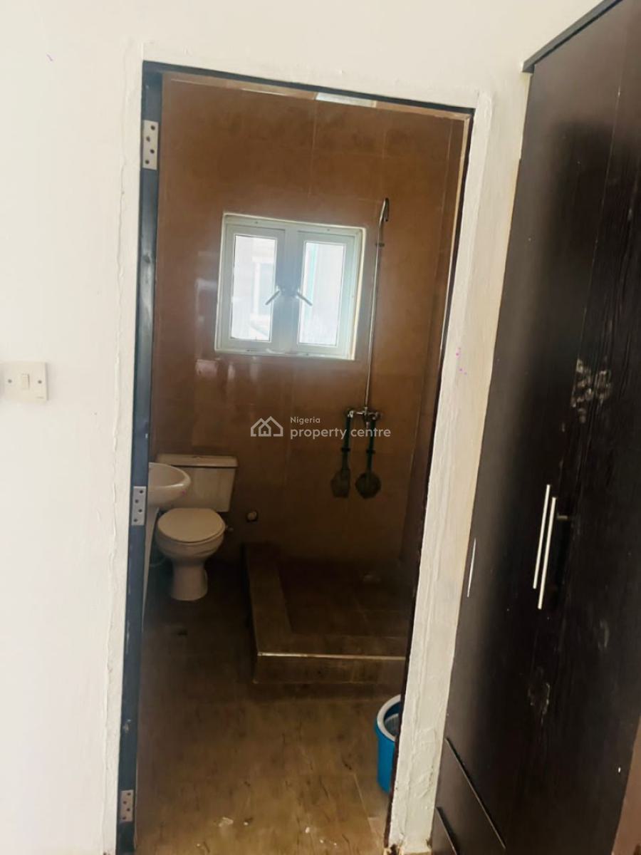 Fully Serviced 3bedroom Flat in an Estate on The First Floor, Ikate, Lekki, Lagos, Flat / Apartment for Rent