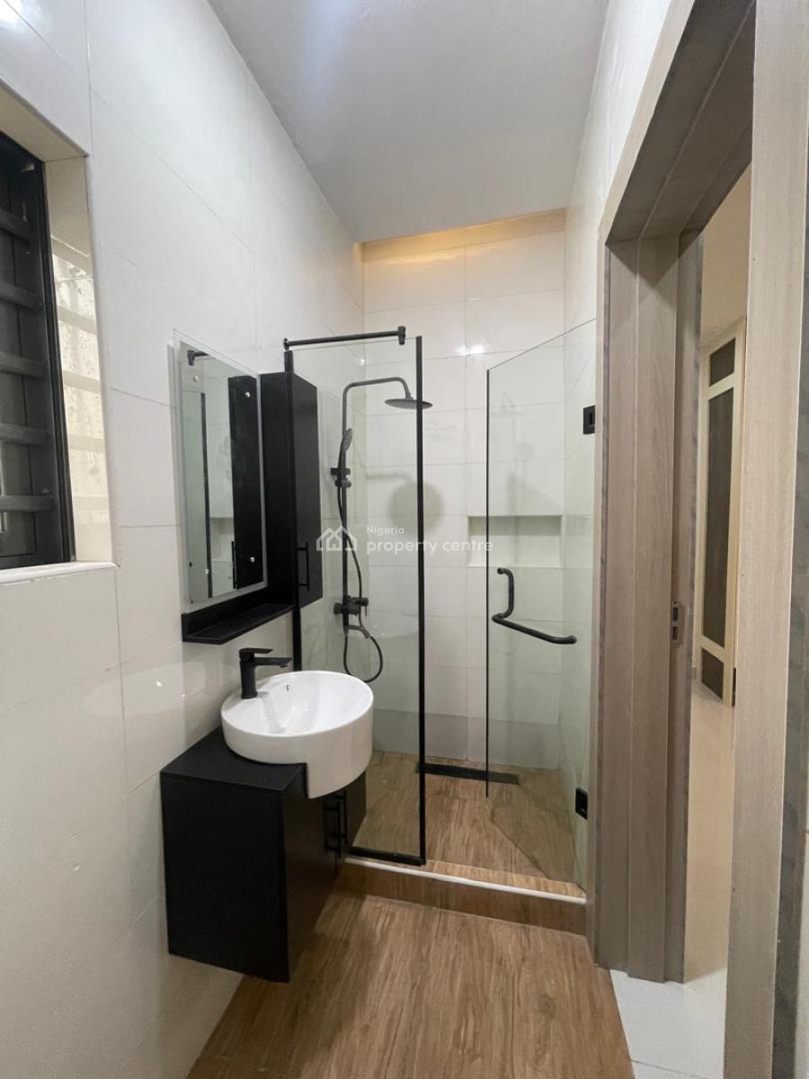 Spacious 3 Bedroom Apartments with Gym, Pool, Elevator, Lekki Phase 1, Lekki, Lagos, Flat / Apartment for Sale