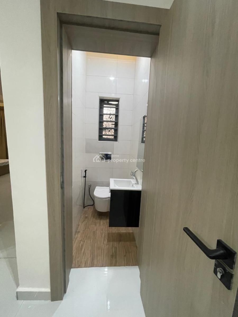 Spacious 3 Bedroom Apartments with Gym, Pool, Elevator, Lekki Phase 1, Lekki, Lagos, Flat / Apartment for Sale