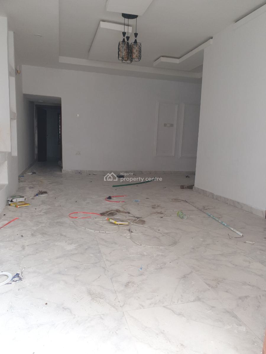 Spacious 2bedroom Flat, Ologolo Lekki, Lekki, Lagos, Flat / Apartment for Rent