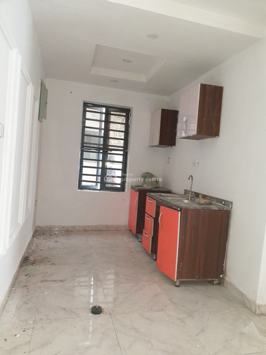 Spacious 2bedroom Flat, Ologolo Lekki, Lekki, Lagos, Flat / Apartment for Rent
