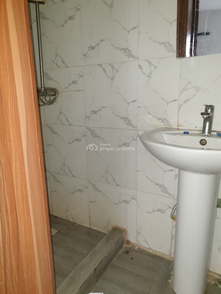 Spacious 2bedroom Flat, Ologolo Lekki, Lekki, Lagos, Flat / Apartment for Rent