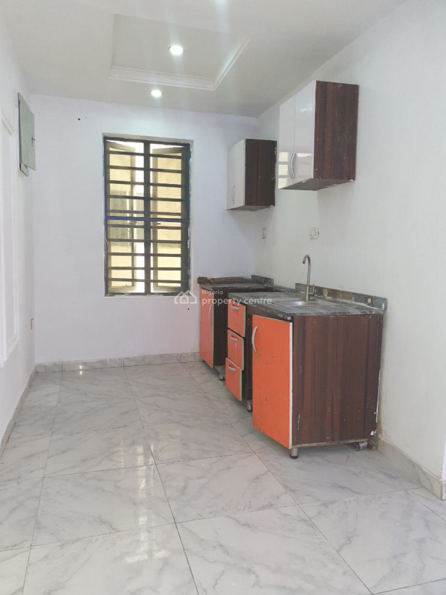 Spacious 2 Bedroom Flat, Ologolo, Lekki, Lagos, Flat / Apartment for Rent