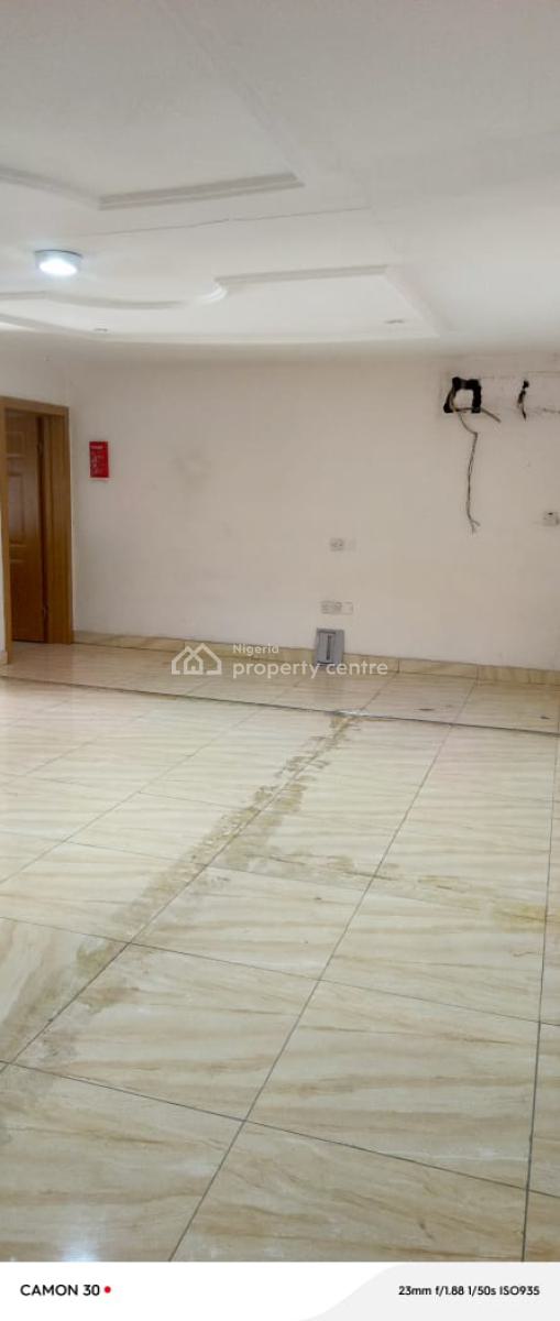 Serviced One-bedroom Penthouse* Top of a Block of Flats., Lekki Phase 1, Lekki, Lagos, Mini Flat (room and Parlour) for Rent