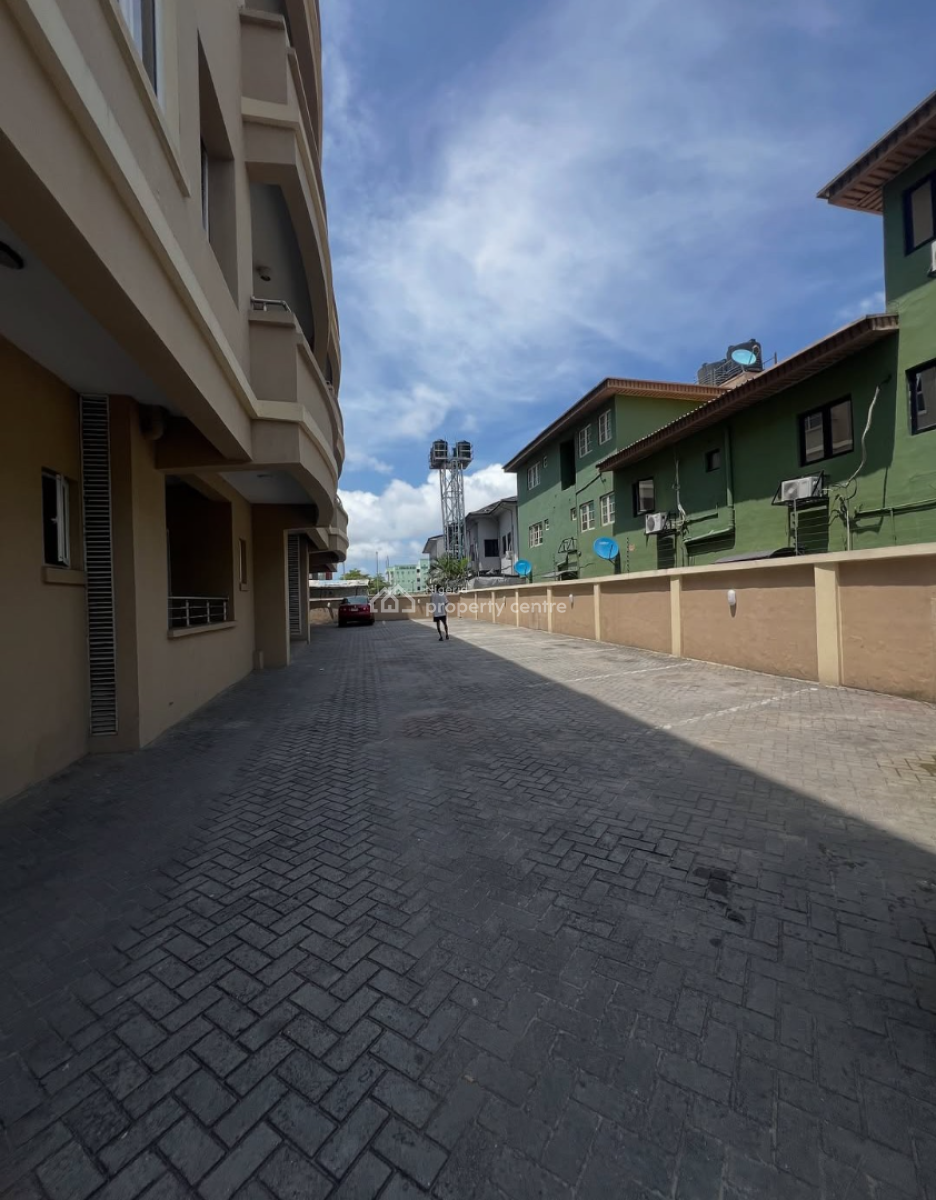 Fully Service 3bedroom Flat with Bq at Lekki Phase 1, Lekki Phase 1 Off Admiralty Way, Lekki Phase 1, Lekki, Lagos, House for Rent