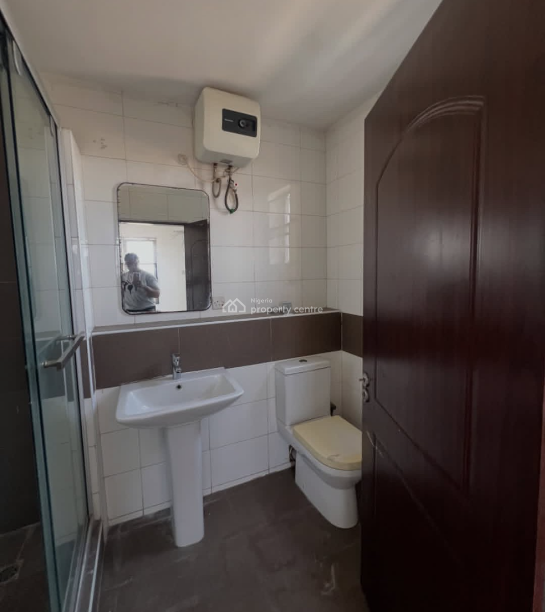 Fully Service 3bedroom Flat with Bq at Lekki Phase 1, Lekki Phase 1 Off Admiralty Way, Lekki Phase 1, Lekki, Lagos, House for Rent