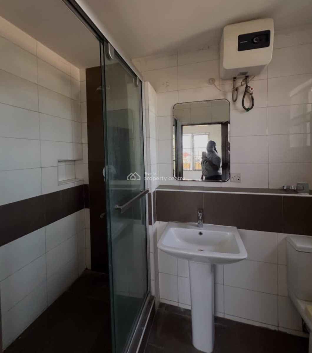 Fully Service 3bedroom Flat with Bq at Lekki Phase 1, Lekki Phase 1 Off Admiralty Way, Lekki Phase 1, Lekki, Lagos, House for Rent