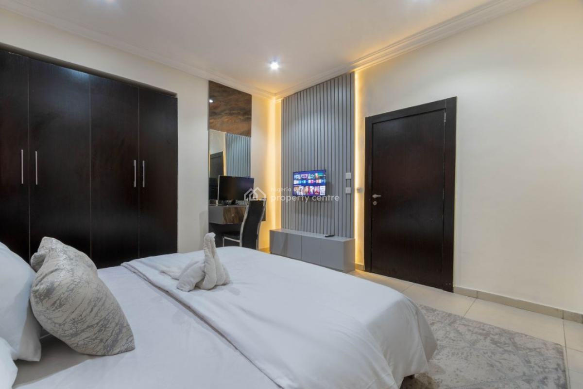 Nicely Furnished 3 Bedroom in a Nice Estate, Lekki Phase 1, Lekki, Lagos, Flat / Apartment Short Let