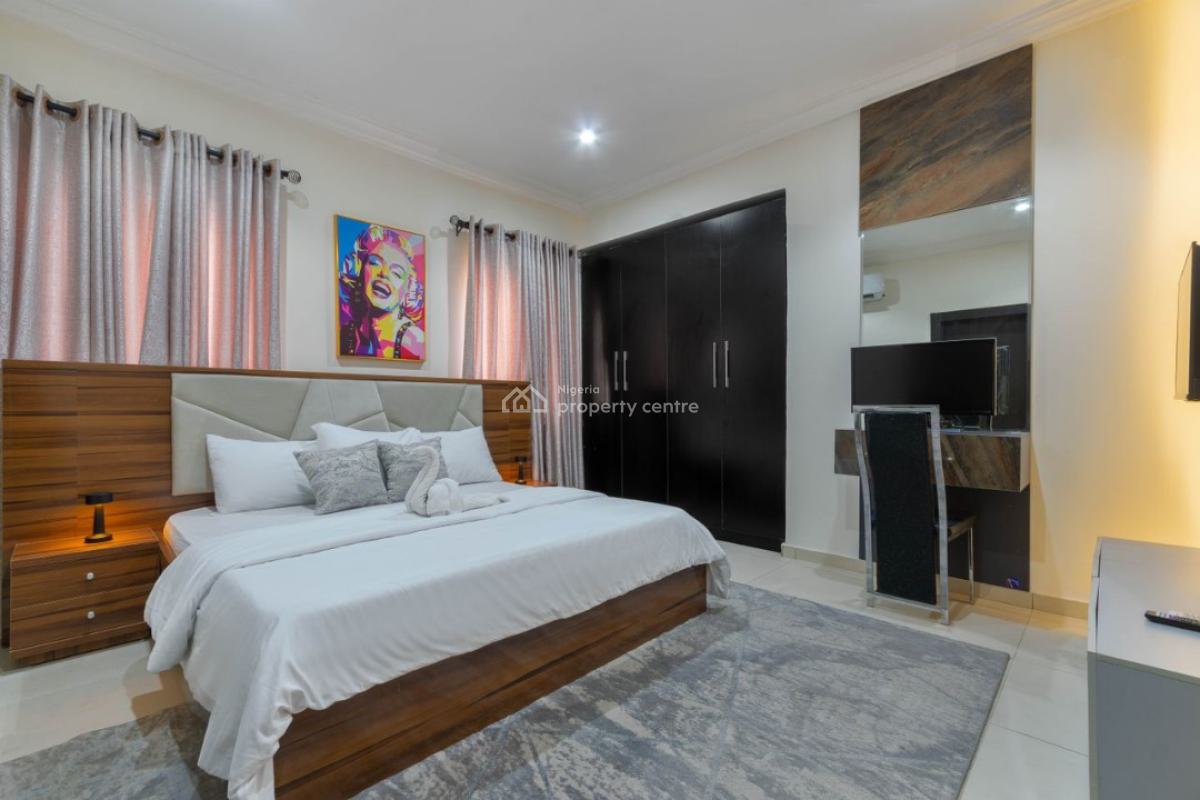 Nicely Furnished 3 Bedroom in a Nice Estate, Lekki Phase 1, Lekki, Lagos, Flat / Apartment Short Let