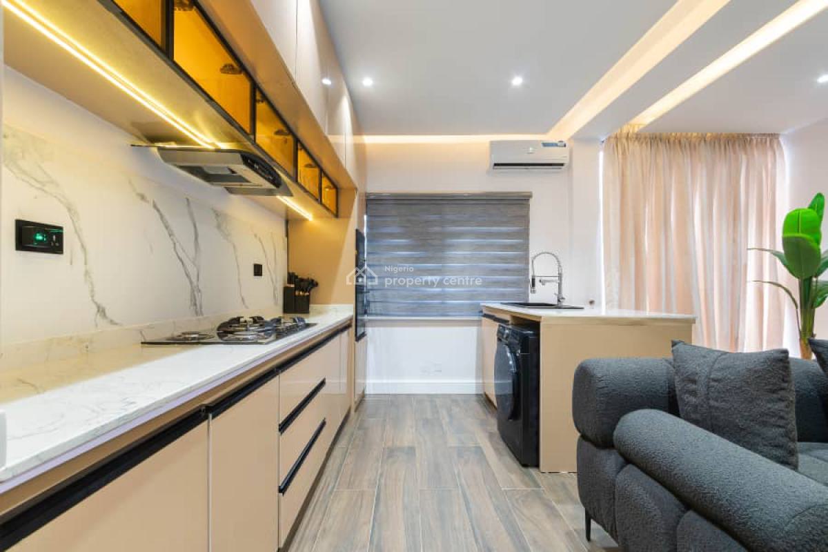 Spacious One Bed in a Nice Estate, Lekki Phase 1, Lekki, Lagos, Flat / Apartment Short Let