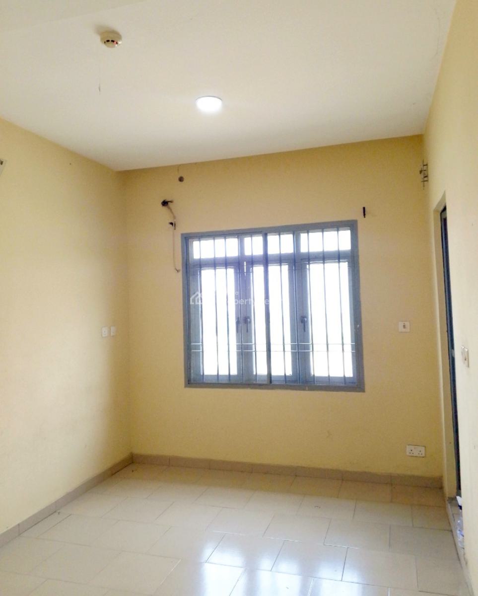 Nice and Standard 3bedroom Upstairs Flat, Serene and Secure Estate, Sangotedo Ajah, Sangotedo, Ajah, Lagos, Flat / Apartment for Rent