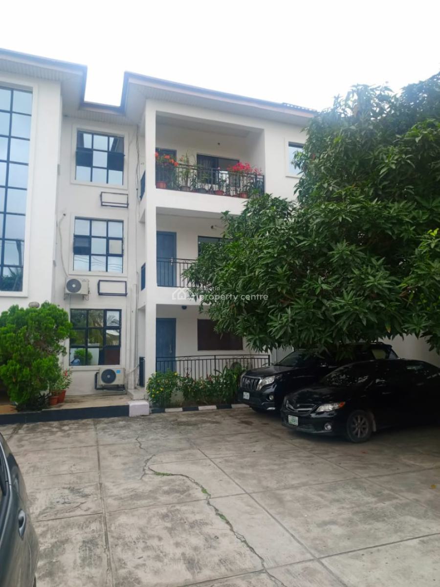 Serviced 3bedroons Flat with Bq and Good Fittings in a Secured Enirons, Lekki Phase 1, Lekki, Lagos, Flat / Apartment for Rent