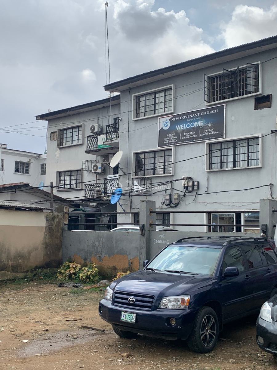 Well Maintained 4 Bedrooms Office Space, Obanikoro, Shomolu, Lagos, Office Space for Rent