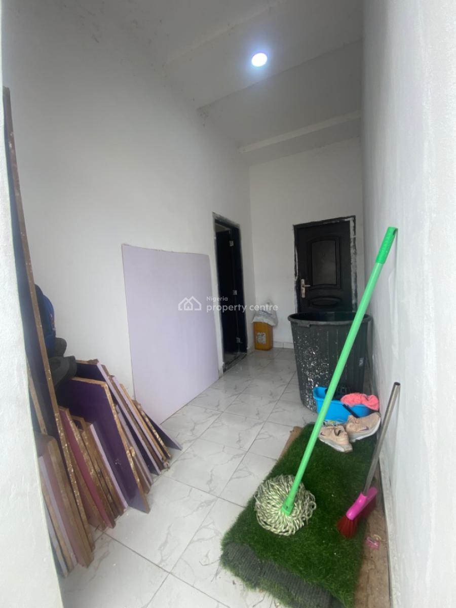 Luxury Spacious Bq with Large Spacee, Before Blenco Supermarket Sangotedo, Sangotedo, Ajah, Lagos, Self Contain (single Rooms) for Rent