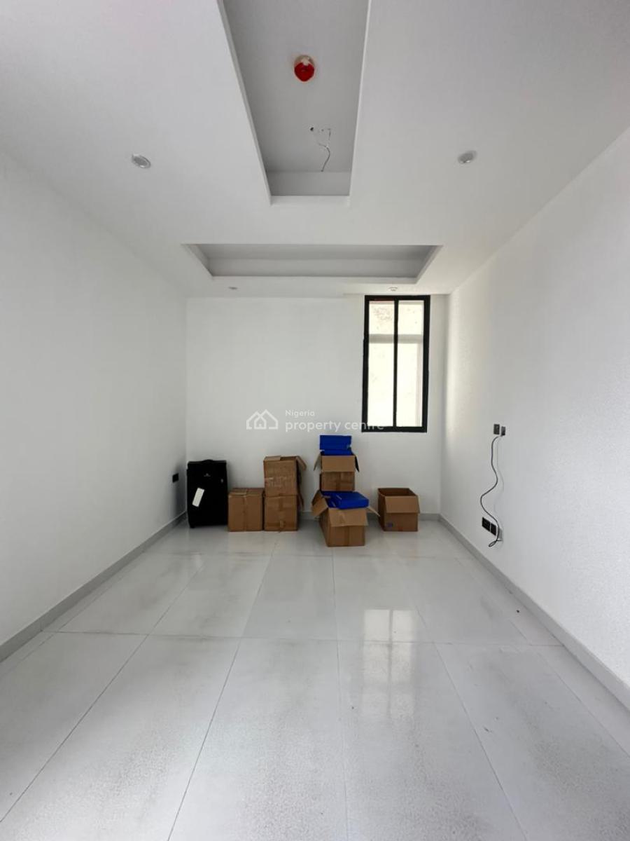 Beautifully Built 2 Bedroom Apartment with Gym and Elevator, Lekki Phase One, Lekki, Lagos, House for Rent