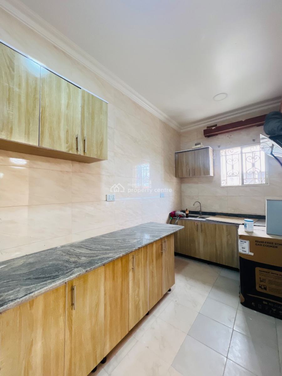 Well Built 2bedroom Apartment, Lekki Phase 1, Lekki, Lagos, Flat / Apartment for Rent
