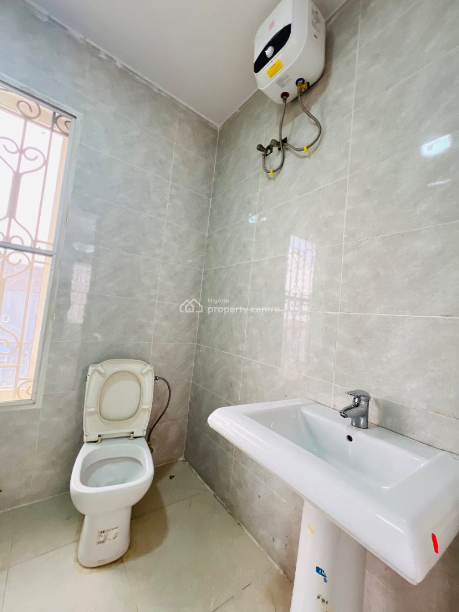 Well Built 2bedroom Apartment, Lekki Phase 1, Lekki, Lagos, Flat / Apartment for Rent