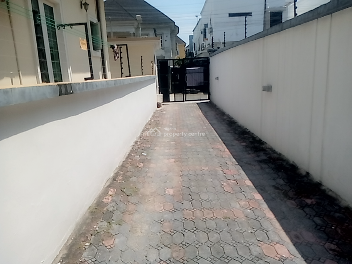 a Neatly and Massively Built 4 Bedroom Semi Detached Duplex, Osapa, Lekki, Lagos, Semi-detached Duplex for Rent