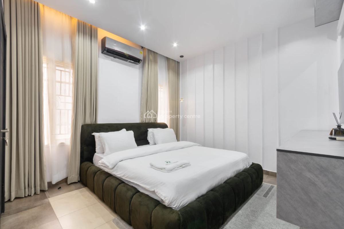 Omini Residence: Elegant 2 Bed Apartment Strategically Located in The, Old Ikoyi, Ikoyi, Lagos, Flat / Apartment Short Let