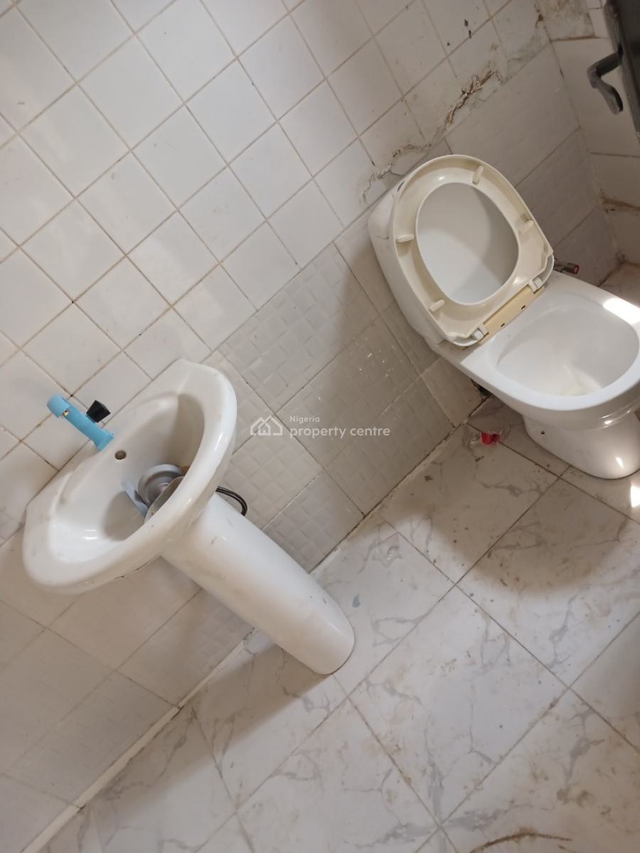 Well Renovated 2 Bedroom Block of Flat, Asokoro Abuja Diplomatic Zone, Asokoro District, Abuja, House for Rent