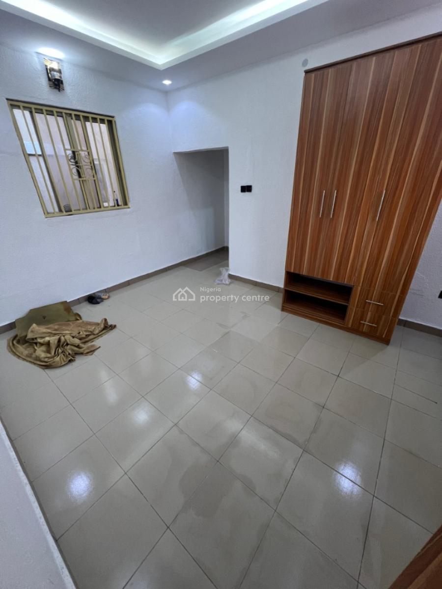 Lovely 2bedroom Flat, Off Admiralty Way, Lekki Phase 1, Lekki, Lagos, Flat / Apartment for Rent