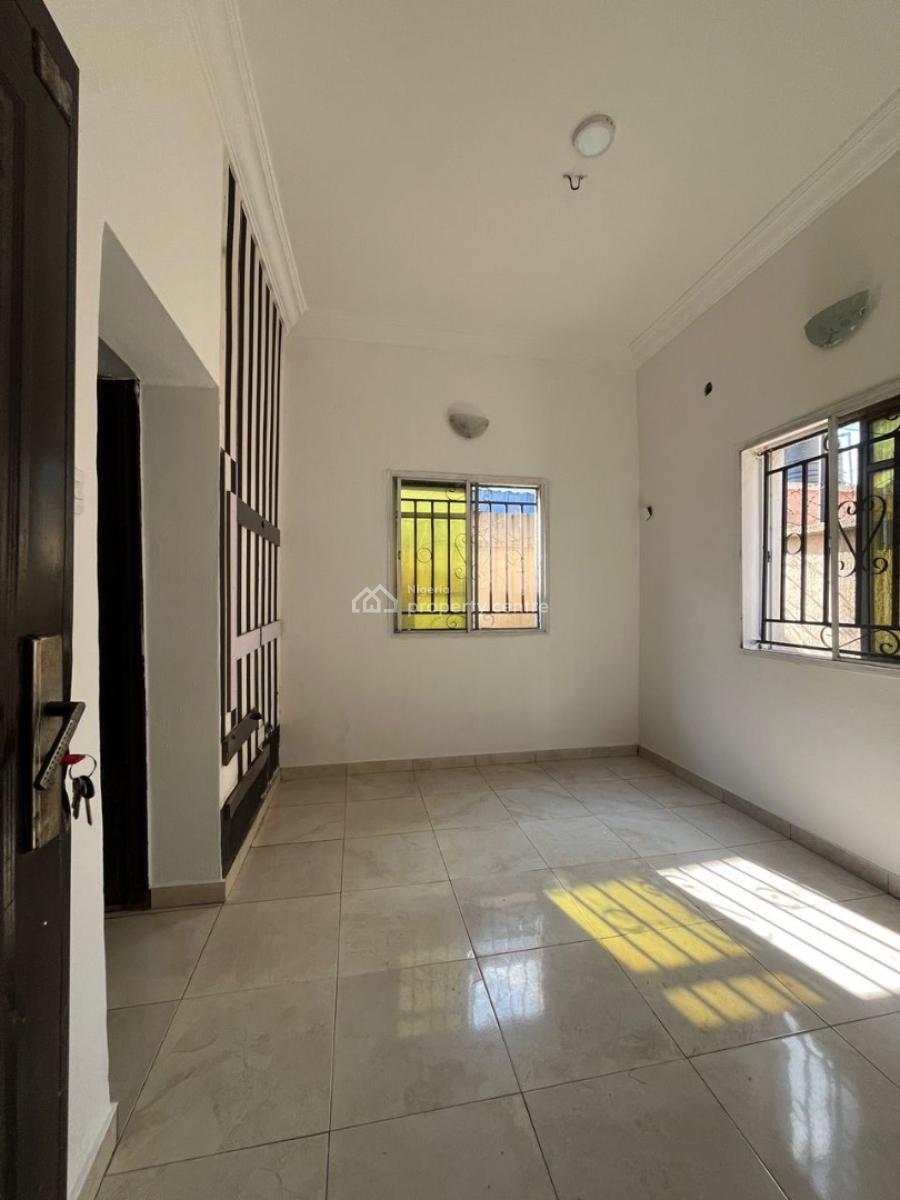 1 Bedroom Apartment, Ilaje, Lekki, Lagos, Mini Flat (room and Parlour) for Rent