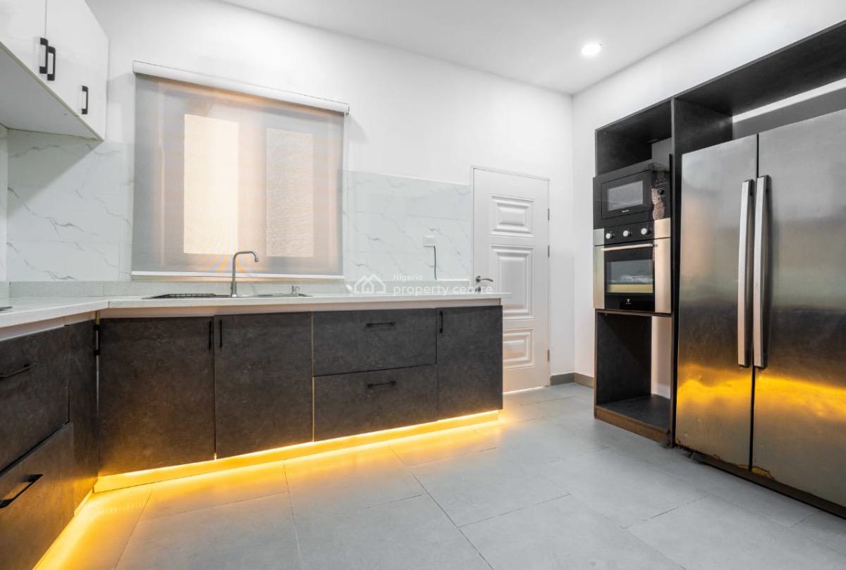 Nice and Spacious 3 Bedroom Apartment, Itumo Ogbonna Street, Lekki Phase 1, Lekki, Lagos, Flat / Apartment Short Let