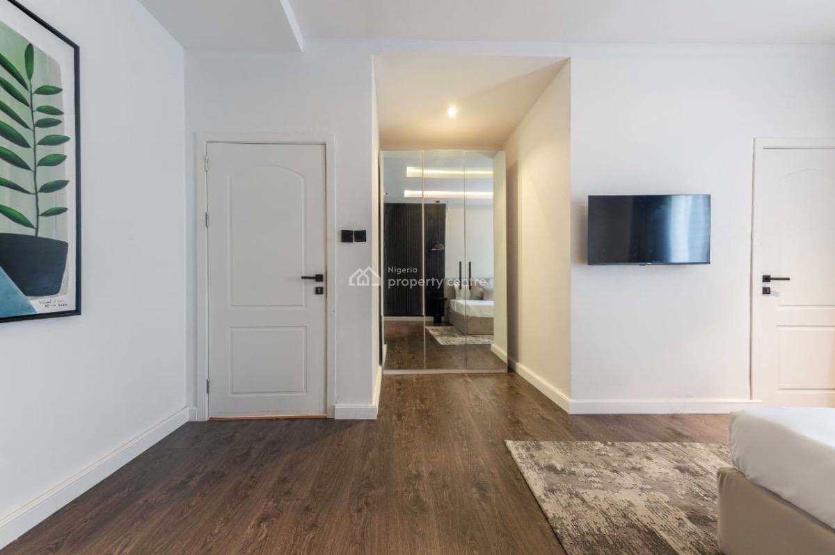 Beautiful 2 Bedroom Apartment with Swimming Pool and Gym, Chief Collins Street, Lekki Phase 1, Lekki, Lagos, Flat / Apartment Short Let