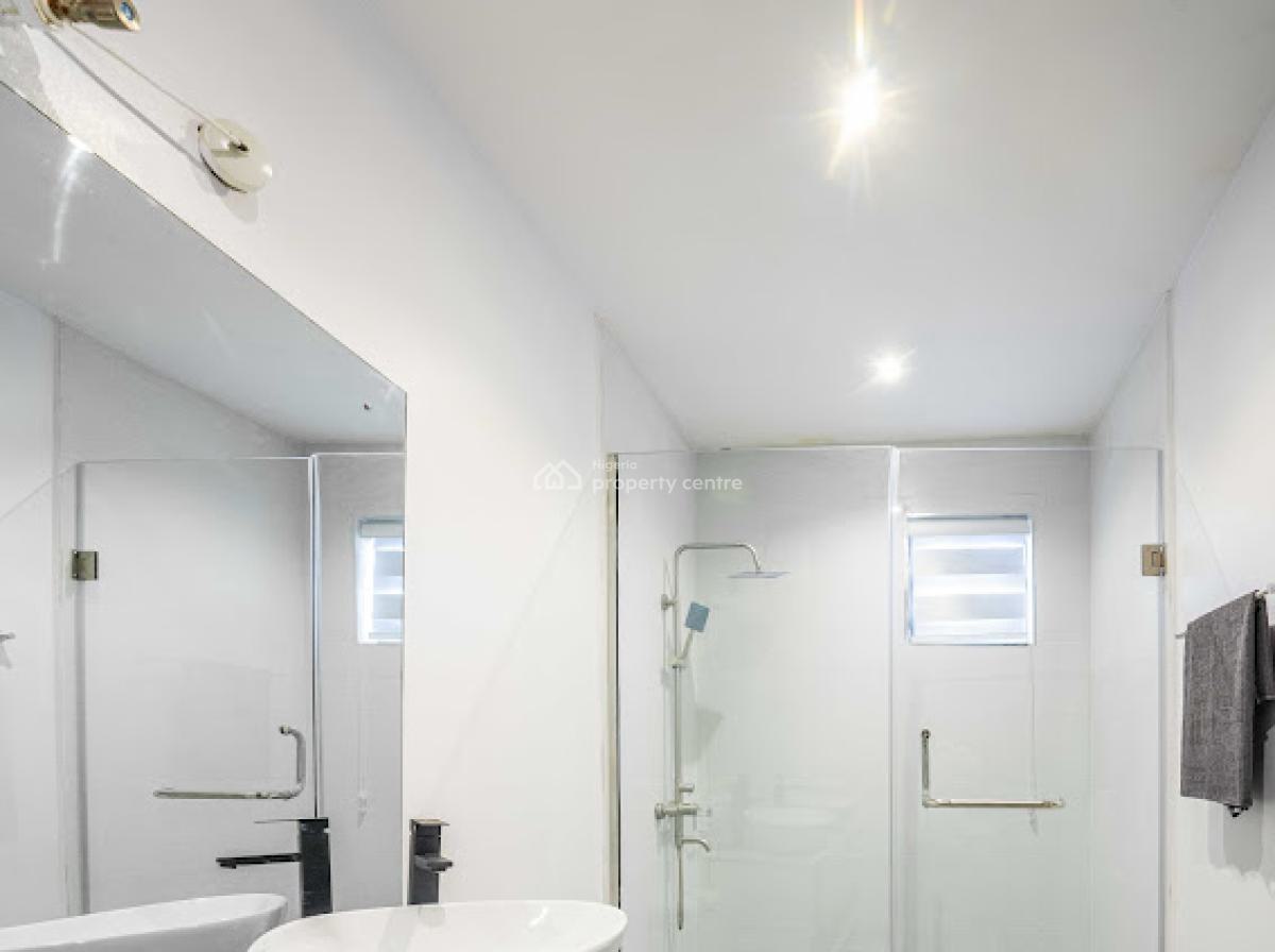 Spacious and Beautiful 3 Bedroom Apartment, Itumo Ogbonna Street, Lekki Phase 1, Lekki, Lagos, Flat / Apartment Short Let