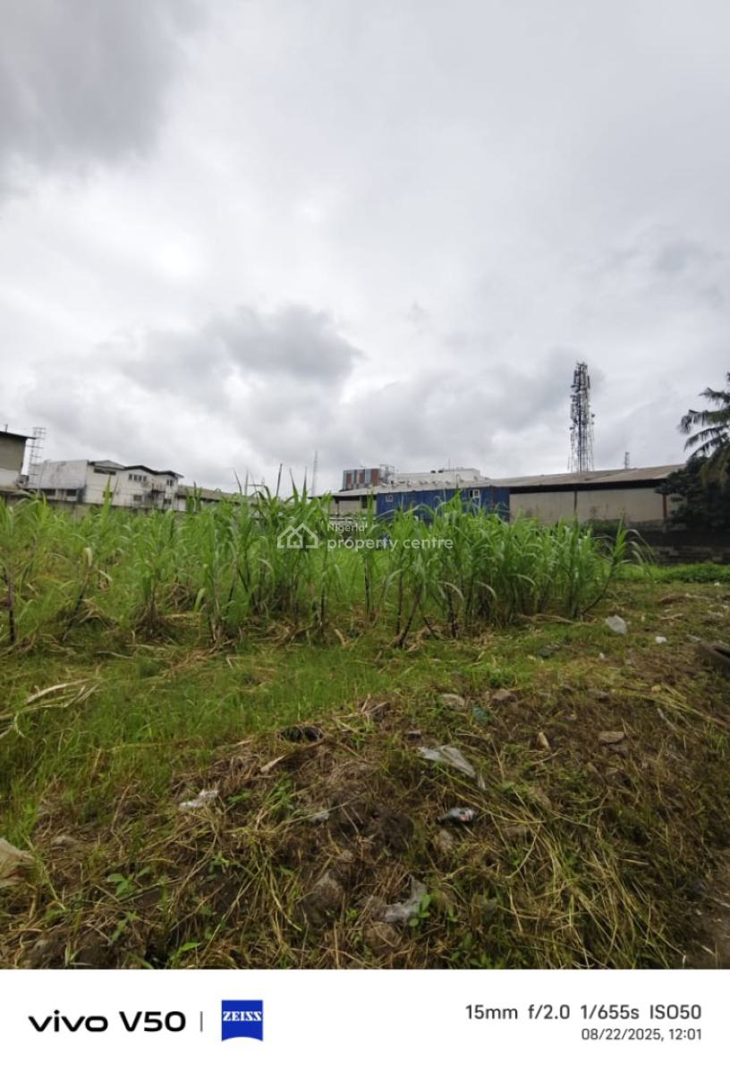8,832.992m2-large One-bay Warehouse and  a Mini-warehouse., Eric Moore, Surulere, Lagos, Warehouse for Sale