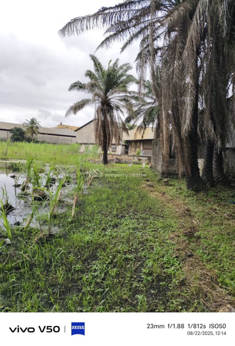 8,832.992m2-large One-bay Warehouse and  a Mini-warehouse., Eric Moore, Surulere, Lagos, Warehouse for Sale