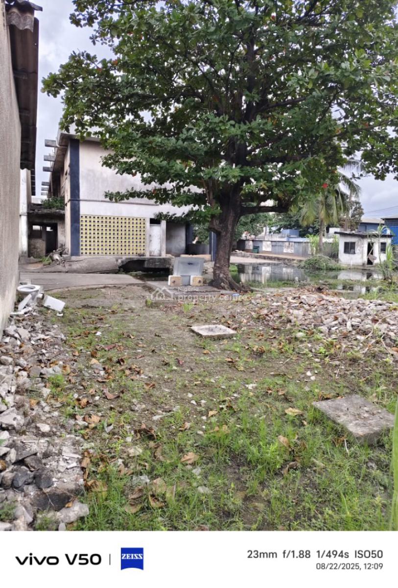 8,832.992m2-large One-bay Warehouse and  a Mini-warehouse., Eric Moore, Surulere, Lagos, Warehouse for Sale