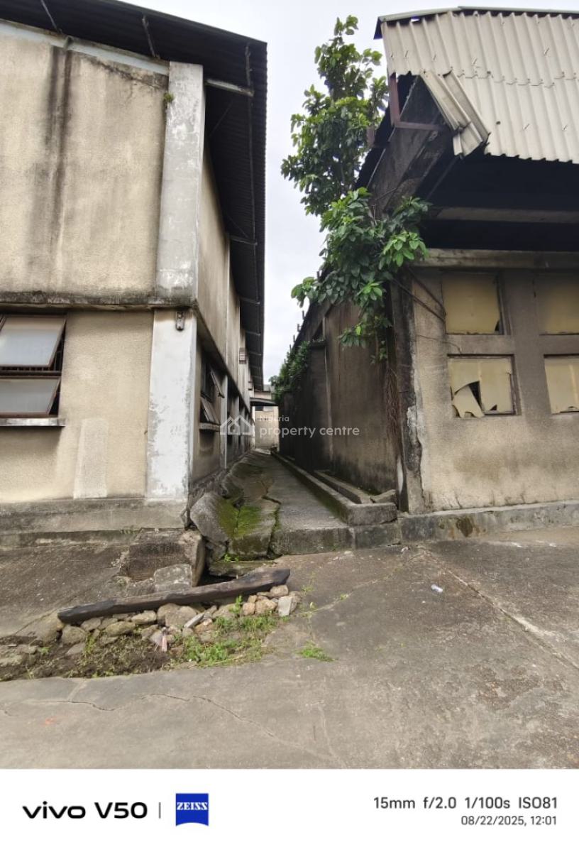 8,832.992m2-large One-bay Warehouse and  a Mini-warehouse., Eric Moore, Surulere, Lagos, Warehouse for Sale