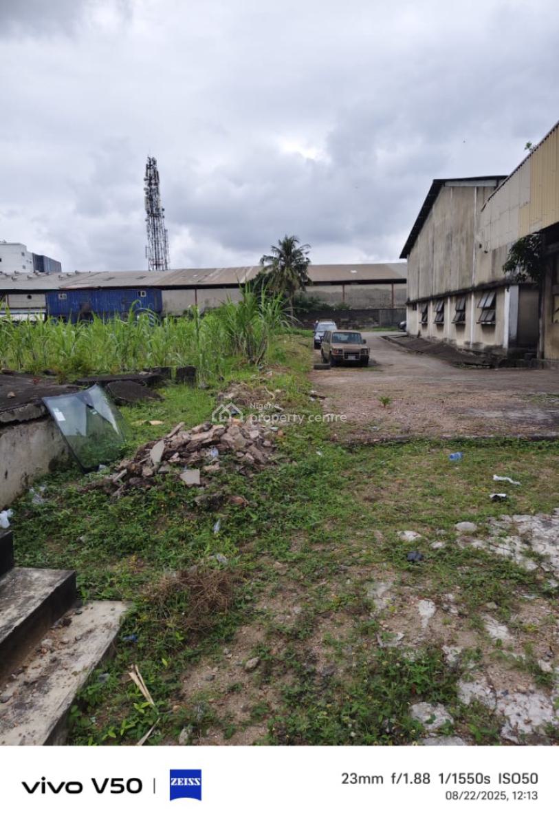 8,832.992m2-large One-bay Warehouse and  a Mini-warehouse., Eric Moore, Surulere, Lagos, Warehouse for Sale