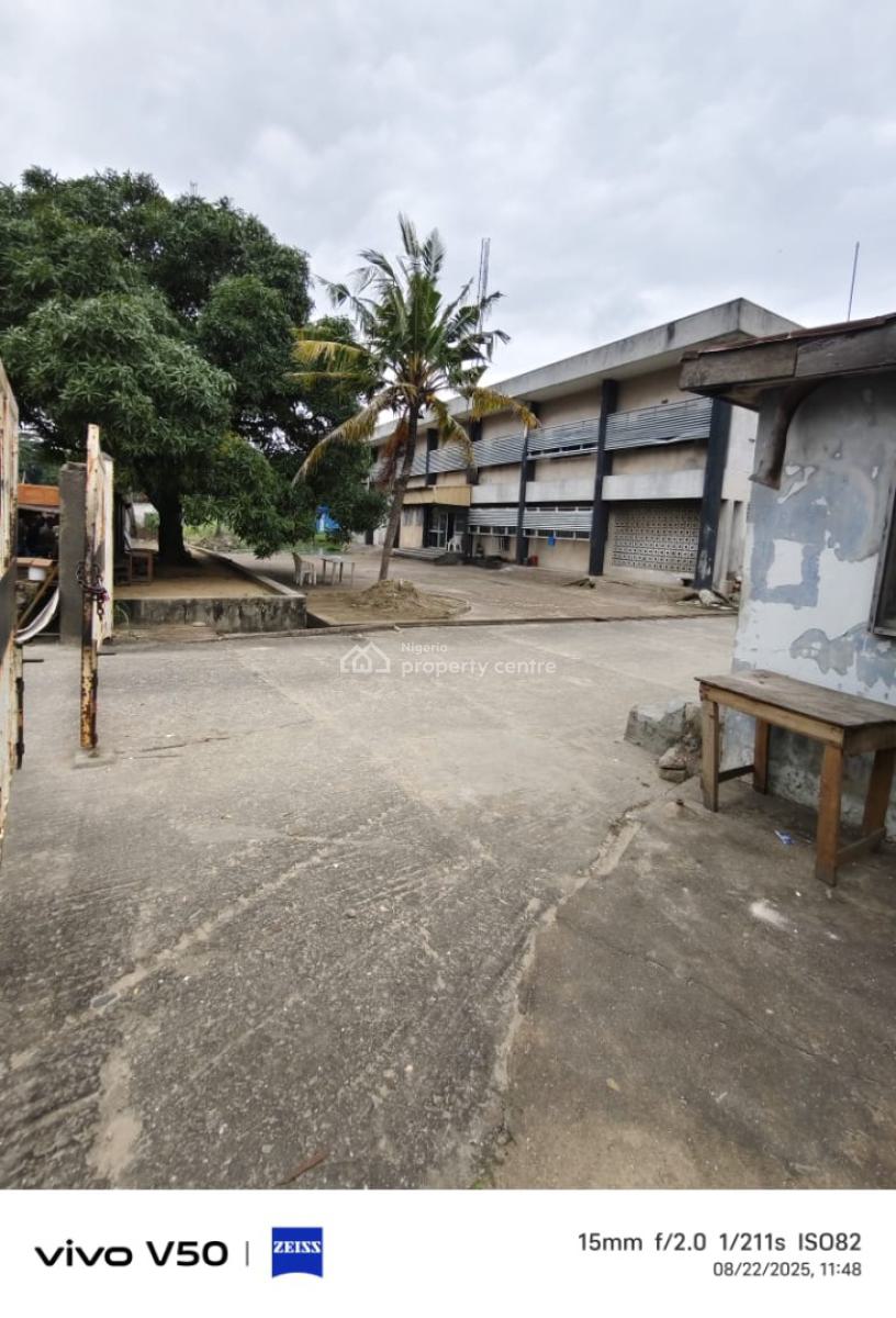 8,832.992m2-large One-bay Warehouse and  a Mini-warehouse., Eric Moore, Surulere, Lagos, Warehouse for Sale