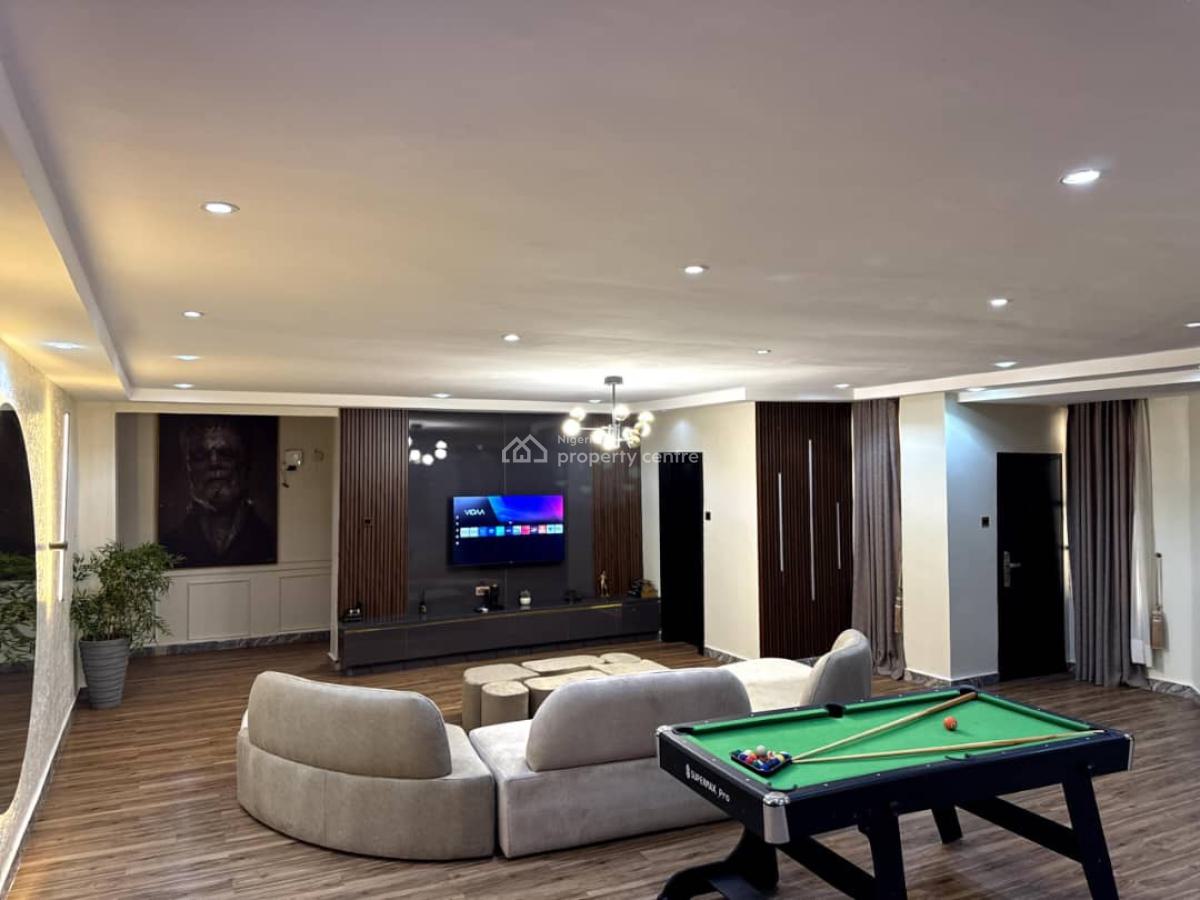 Spacious 3 Bedroom Apartment with Snooker Board, Babafemi Crescent, Lekki Phase 1, Lekki, Lagos, Flat / Apartment Short Let