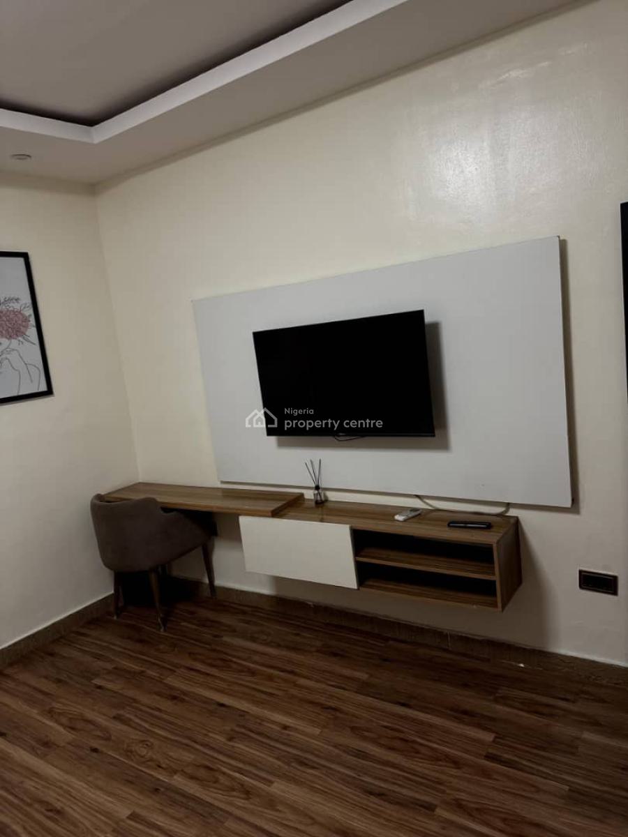Spacious 3 Bedroom Apartment with Snooker Board, Babafemi Crescent, Lekki Phase 1, Lekki, Lagos, Flat / Apartment Short Let