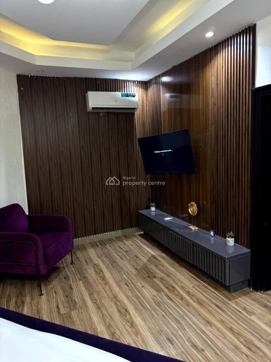 Spacious 3 Bedroom Apartment with Snooker Board, Babafemi Crescent, Lekki Phase 1, Lekki, Lagos, Flat / Apartment Short Let