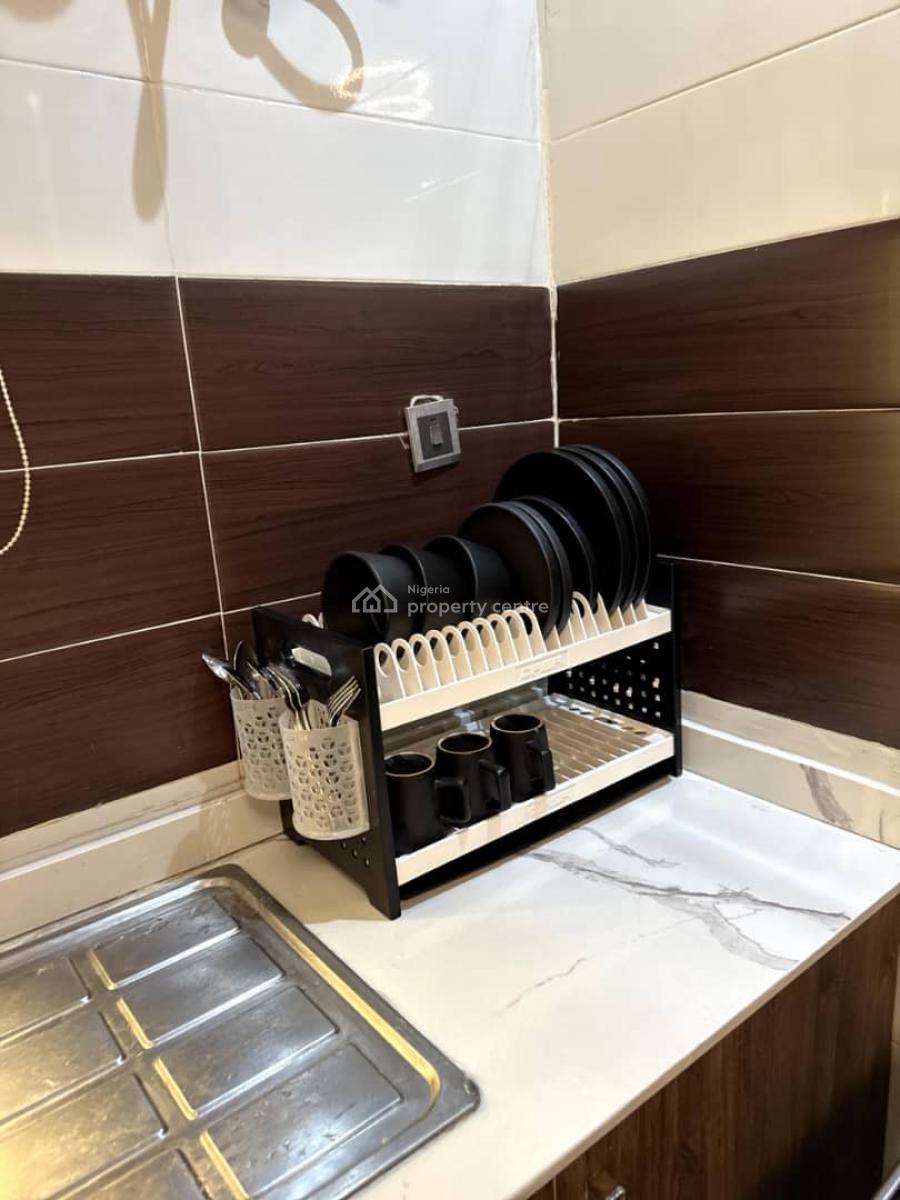 Spacious 3 Bedroom Apartment with Snooker Board, Babafemi Crescent, Lekki Phase 1, Lekki, Lagos, Flat / Apartment Short Let