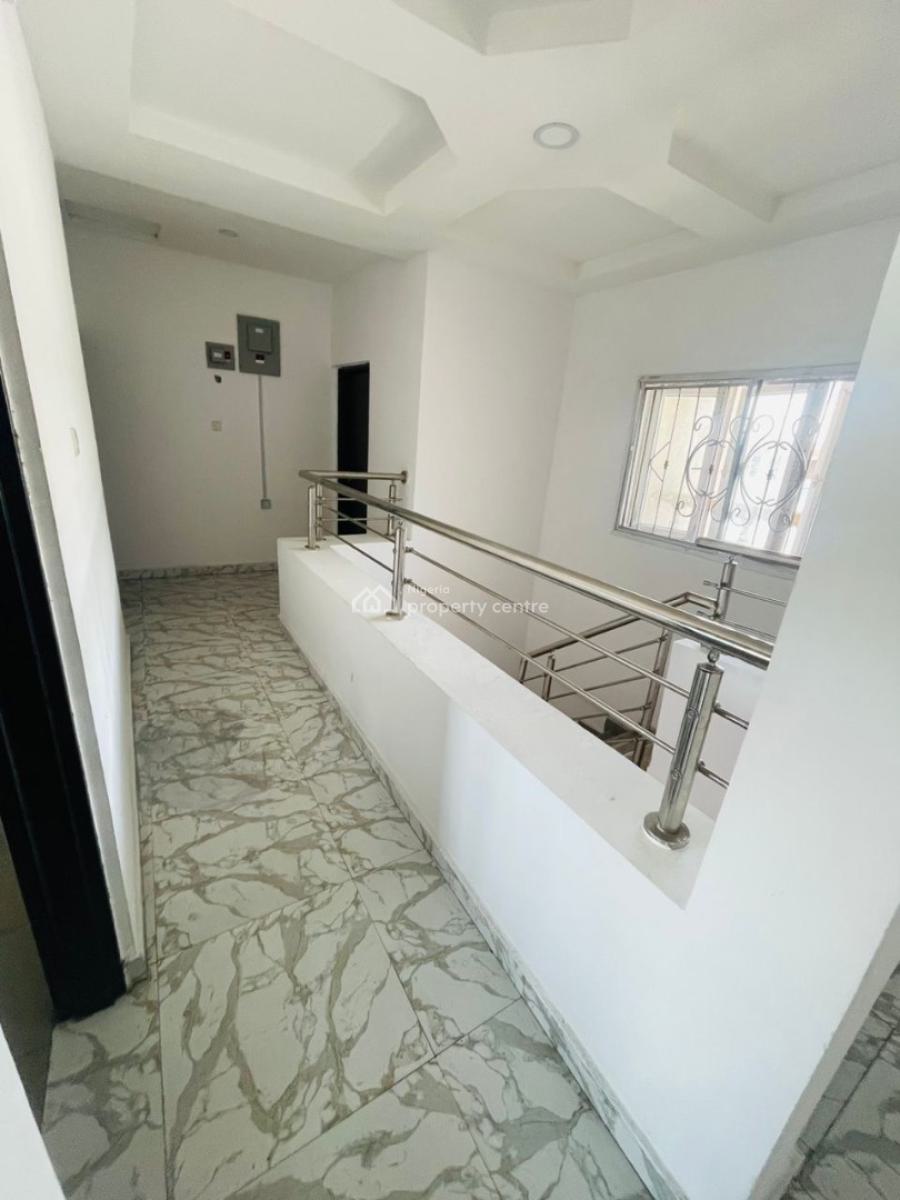 Luxury & Spacious 3-bedroom Apartment [upstairs], Eleganza Gardens, Ikota, Lekki, Lagos, Flat / Apartment for Rent