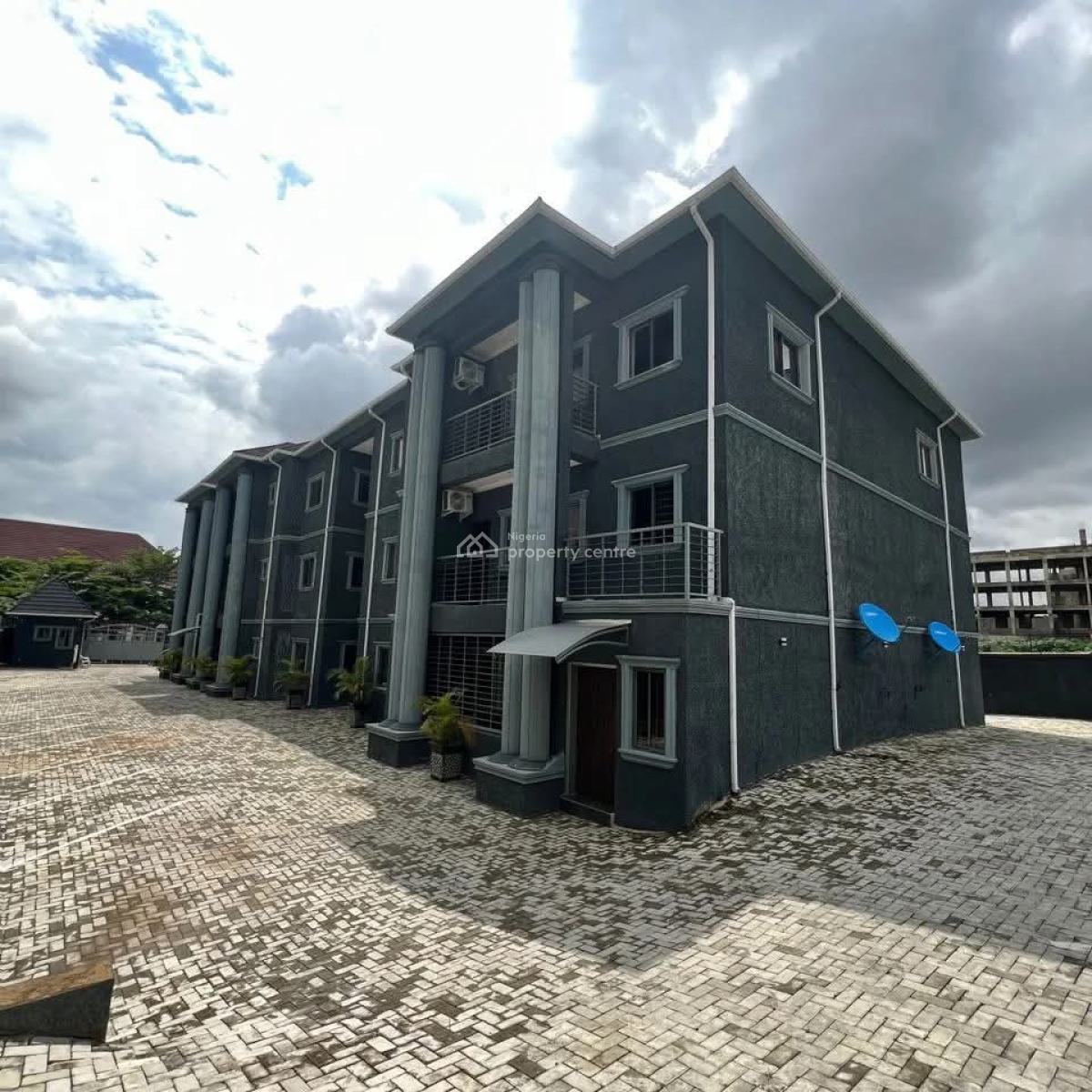 Tastefully Finished 3 Bedrooms Flat in Diplomatic Zone, Diplomatic Zone, Guzape District, Abuja, Flat / Apartment for Rent